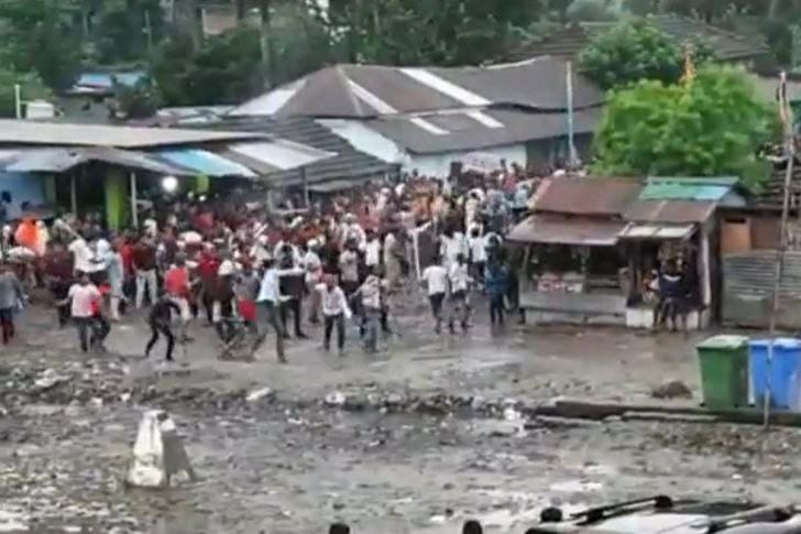 Clashes between Indian police and local Muslims in the border Jogbani area