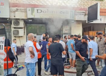 What are the ICOM IC-V82 radios exploding in Lebanon?