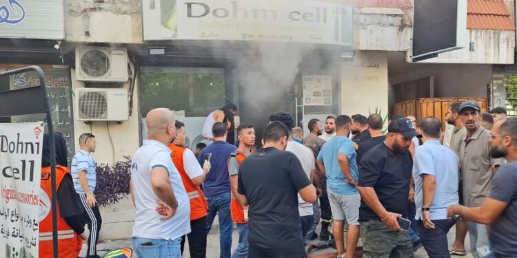 What are the ICOM IC-V82 radios exploding in Lebanon?