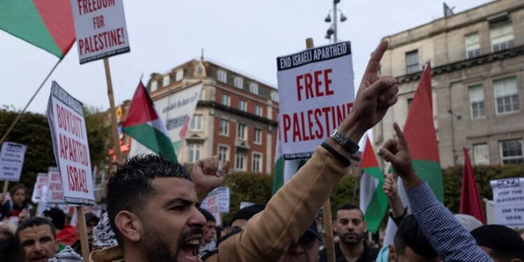 Waving Hezbollah flags at protest does not amount to an offense, Australian police say